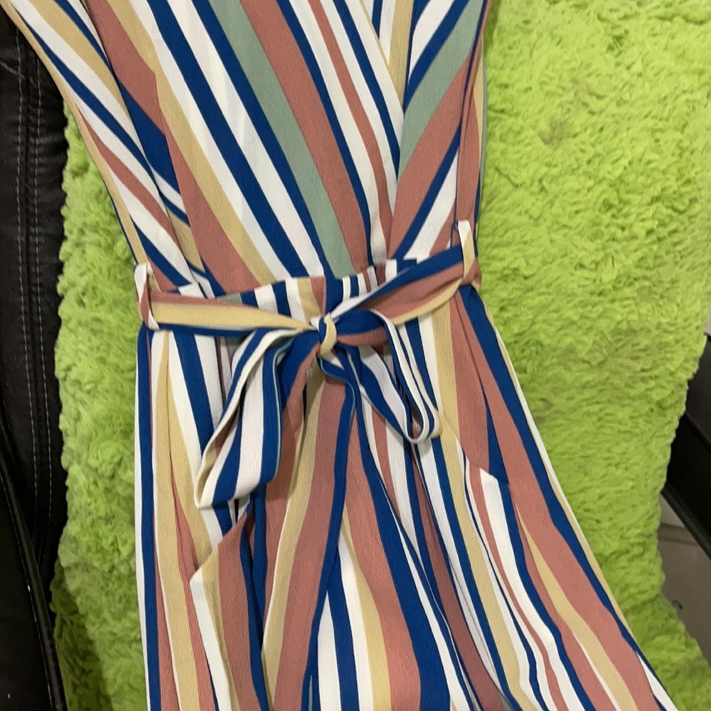 Beautiful jumpsuit in excellent condition. - Picture 5 of 8
